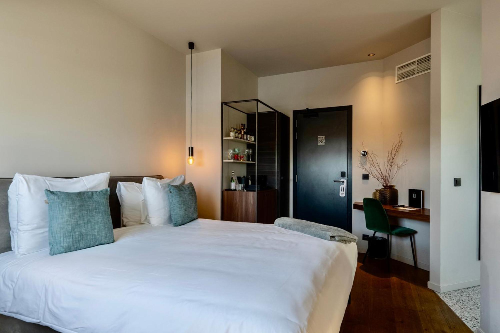U Eat & Sleep Antwerp Hotel Exterior foto